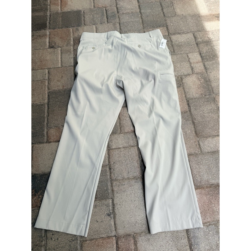 Roundtree & Yorke Performance Cargo Pants Men's 40x32 Beige Classic Stretch NWT
